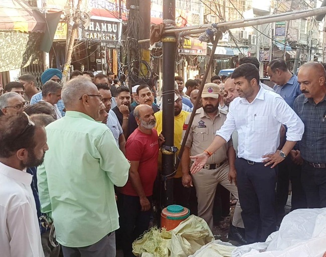 ' Devansh Yadav asks traders for Keeping roads & footpaths free from encroachments in larger interest of the public.: Dr. Devansh Yadav'